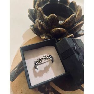SILVER TRIBAL FLOWER RING